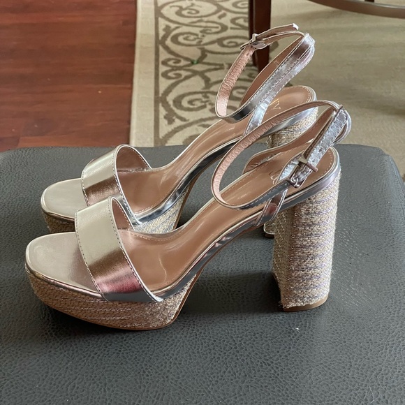 Madden Girl Odalina Ankle Strap Block Heel Silver Raffia Platform sz 10 metallic - Picture 5 of 16